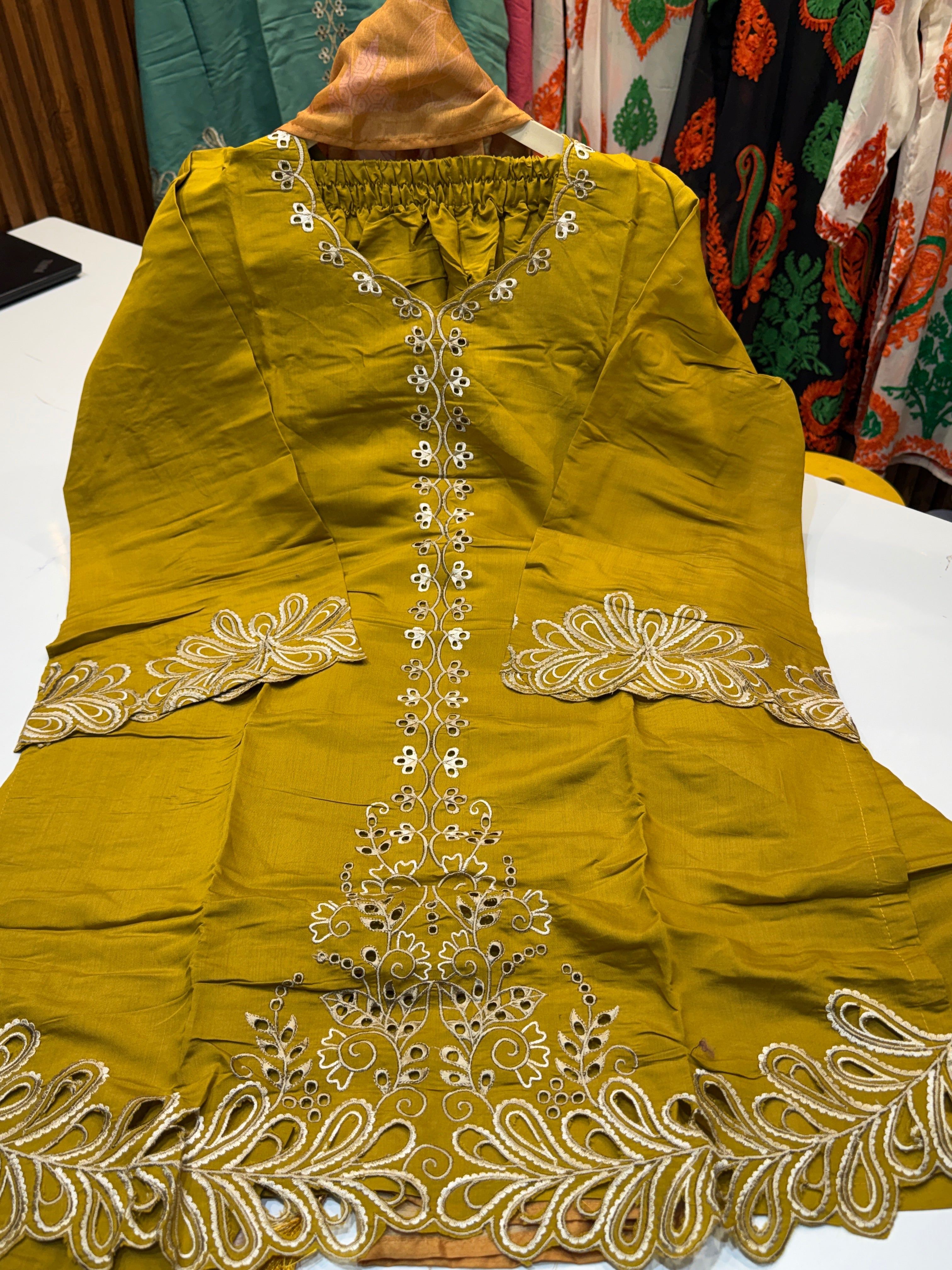 🏷️Product code:-(INDIA🇮🇳)cotton silk heavy cutwork suit with muslin digital printed stall dupatta