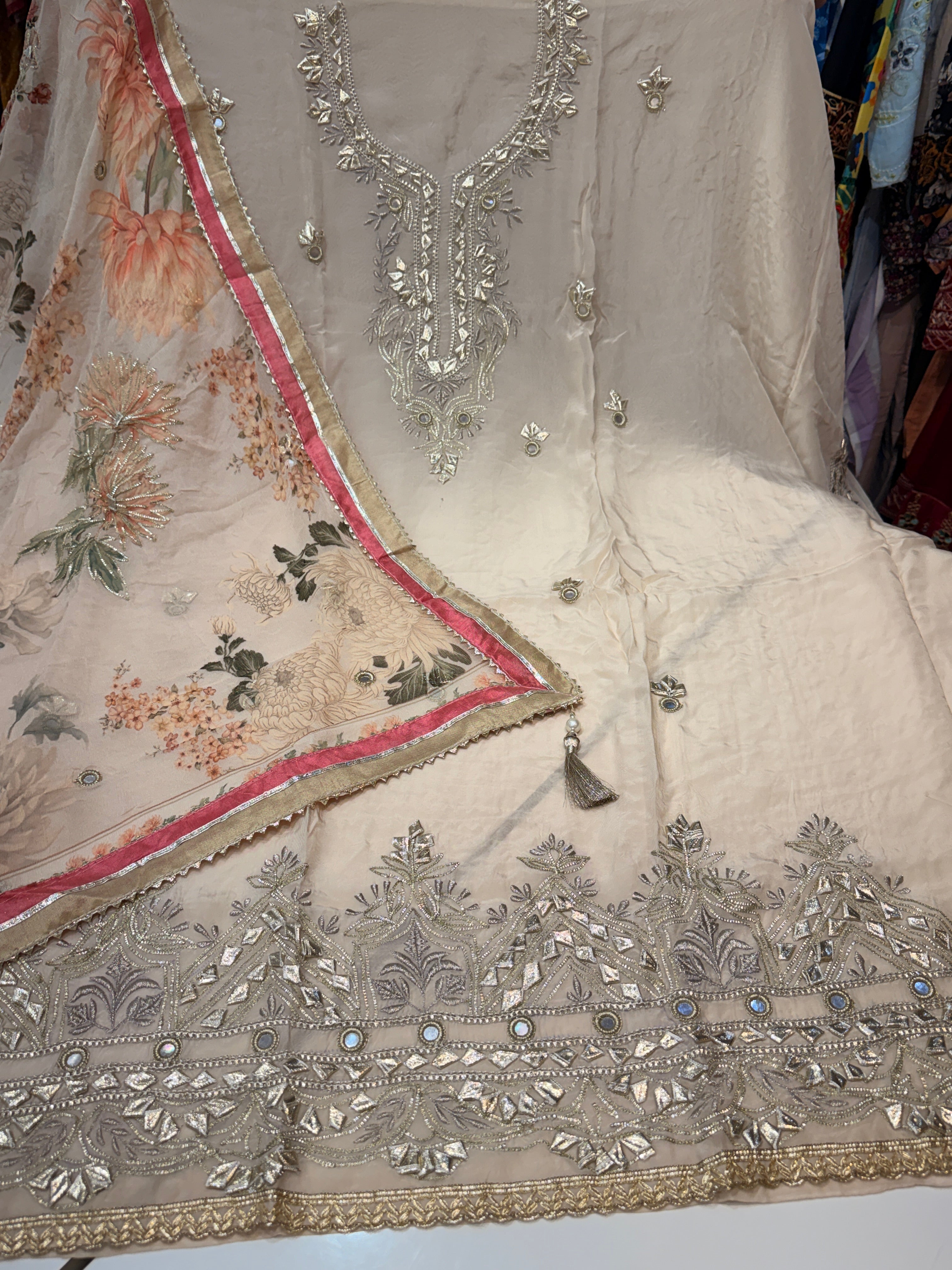 Product code 🏷️ (PG2202) Pure Glass GOTAPATTI Suit