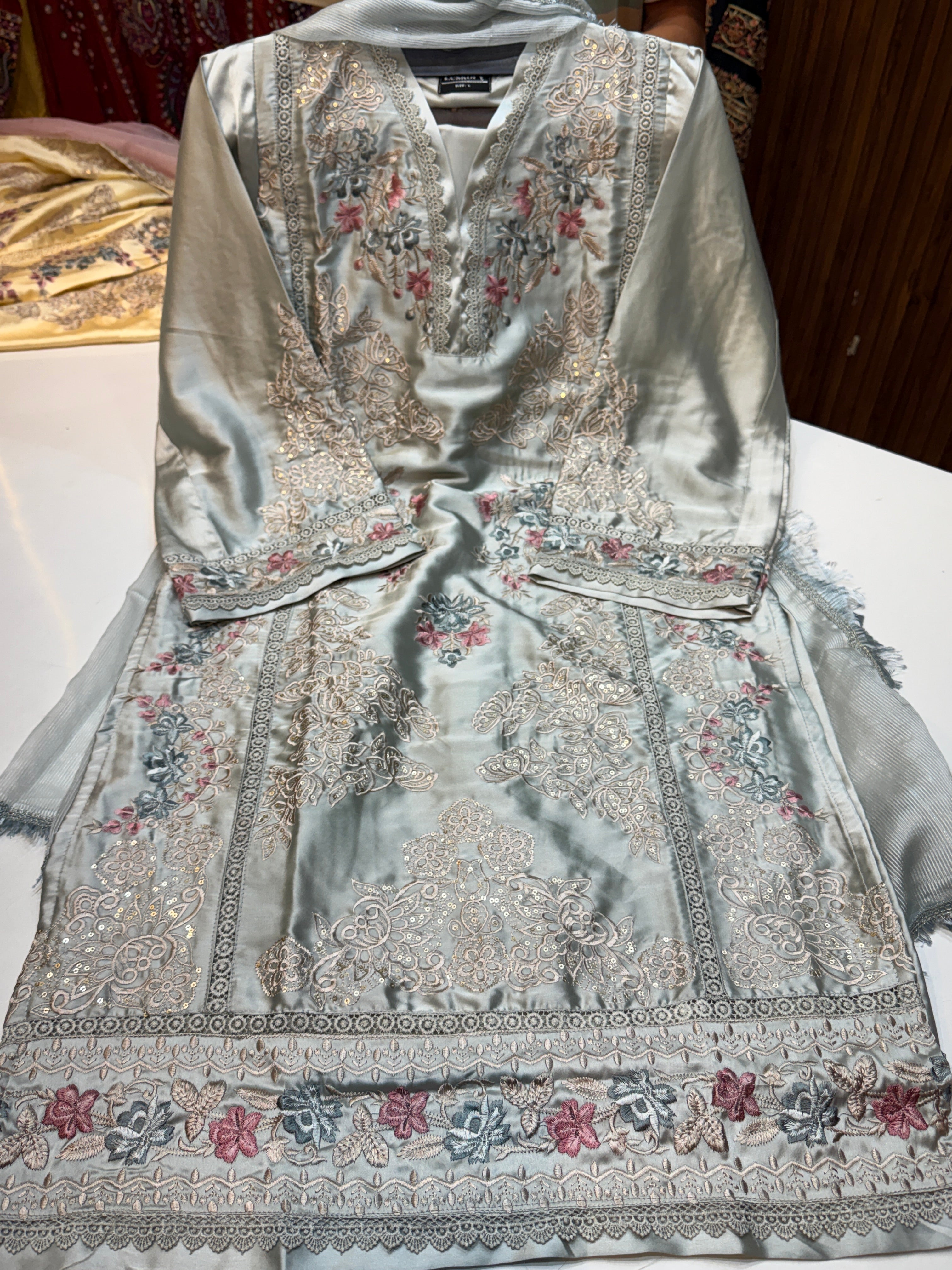 🏷️Product code : (DS1253🏷️)Trending Dubai satan designer hebay embroidery suit