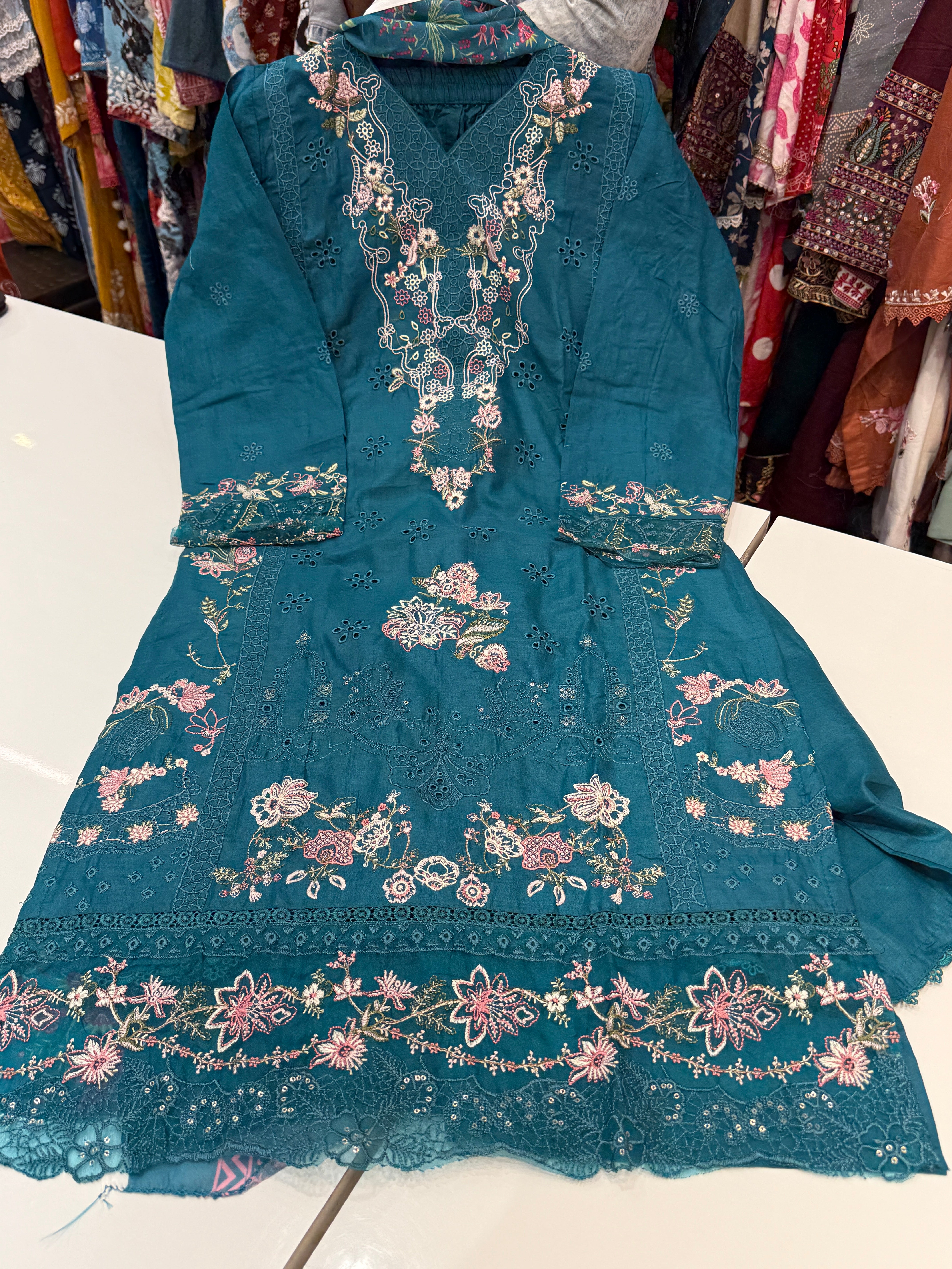 🏷️Stock clearance sale Pure cotton with heavy embroidery & cotton printed dupatta