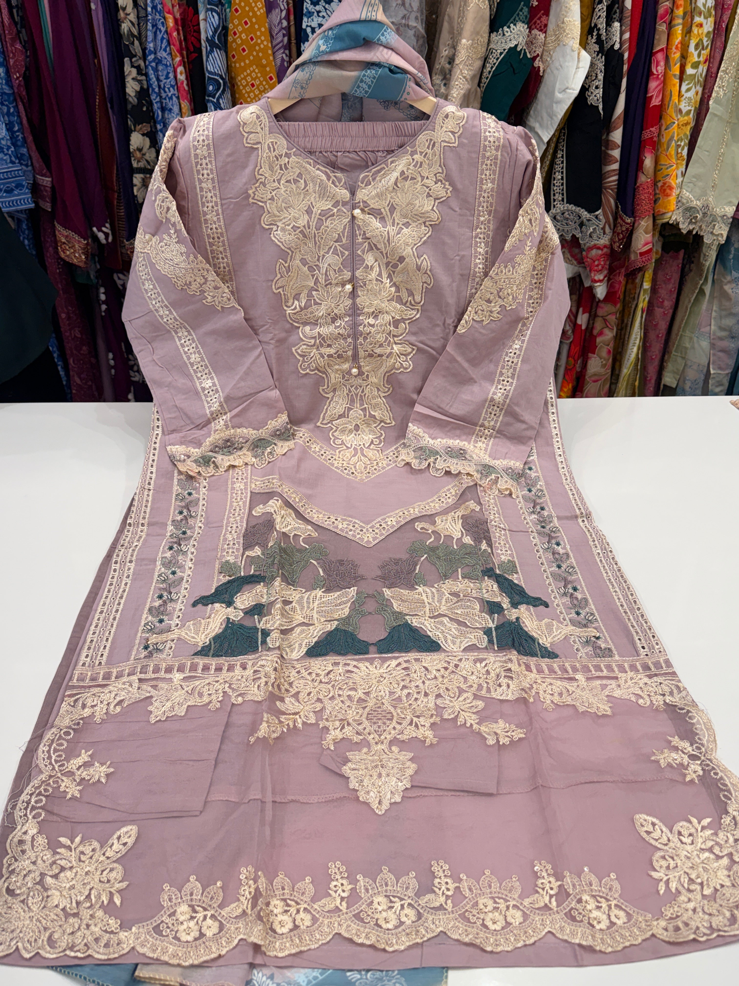 Product code 🏷️ (LK1701)Karachi Pure lawn cotton suit with patch work