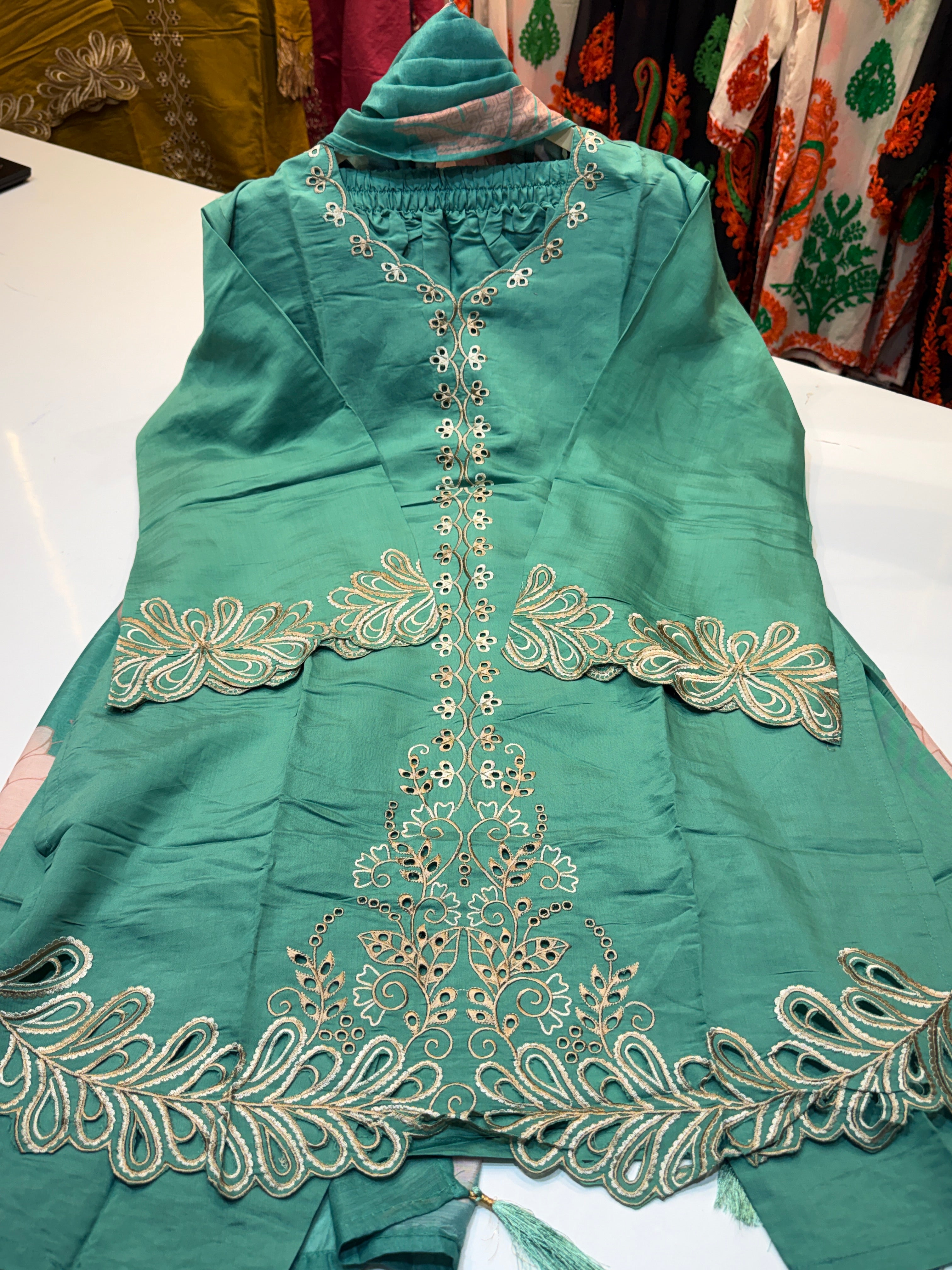 🏷️Product code:-(INDIA🇮🇳)cotton silk heavy cutwork suit with muslin digital printed stall dupatta