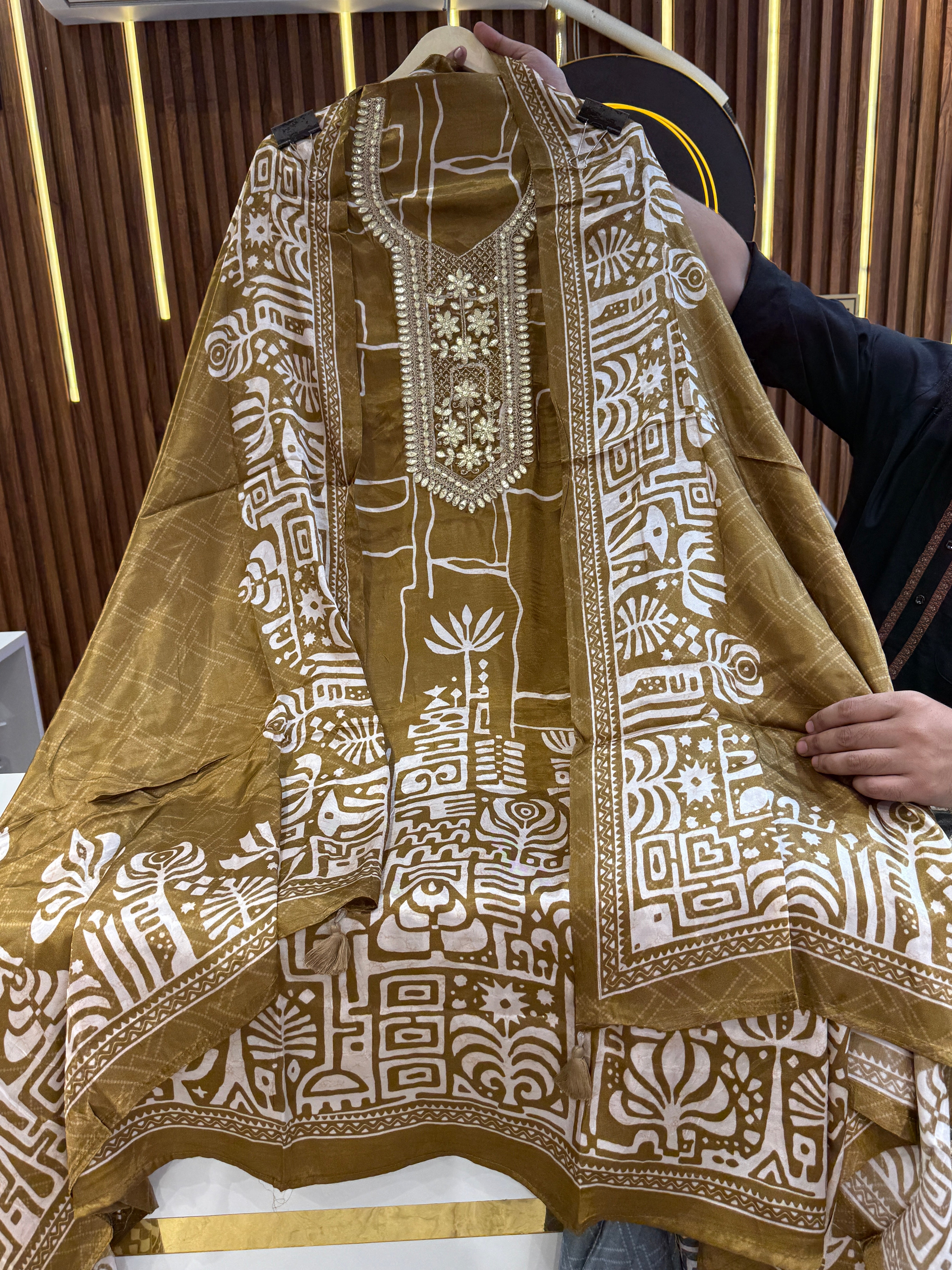 Product code 🏷️(GS2300)Gajji Silk Karachi suit