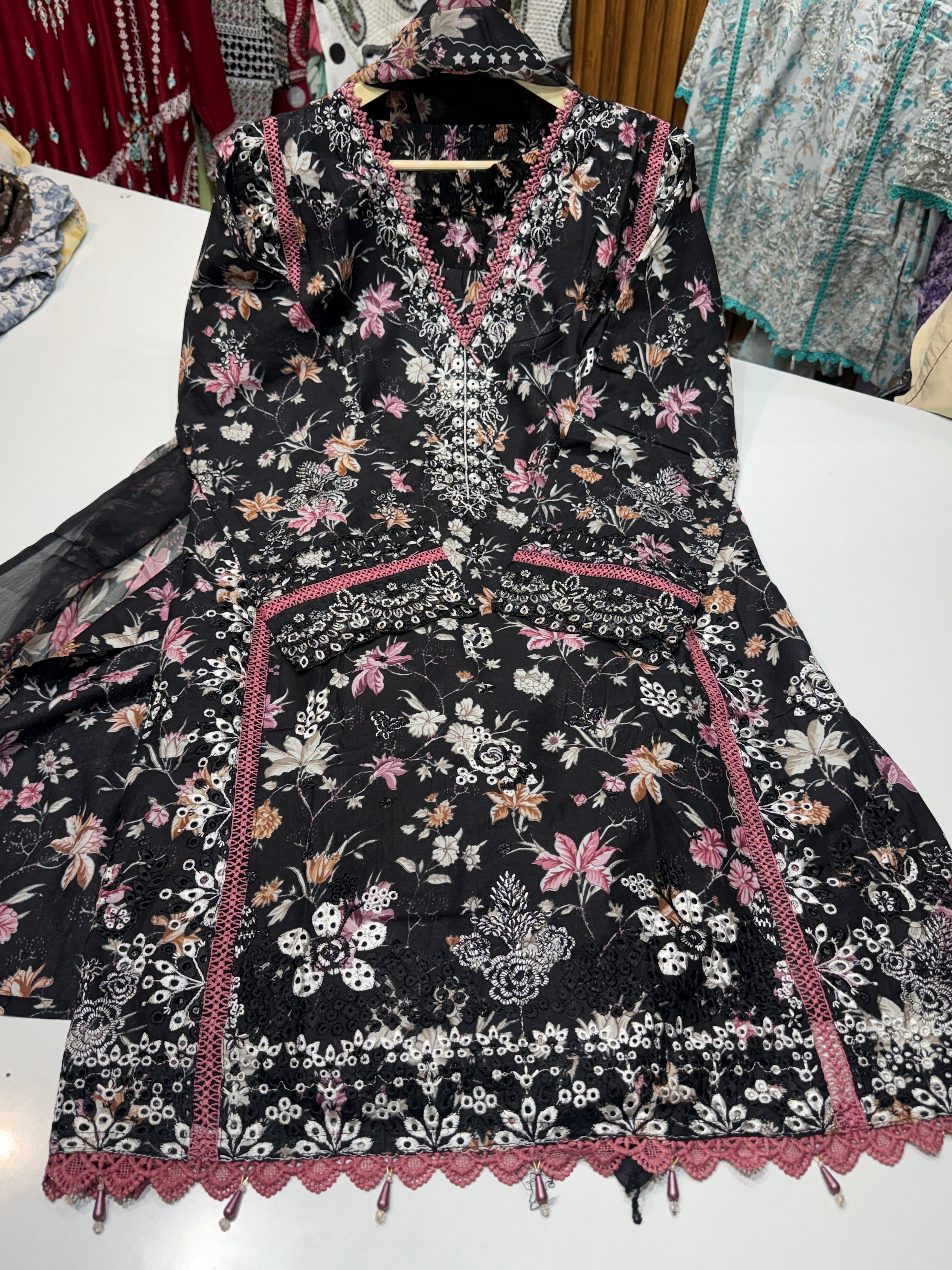 🏷️Product code:-(J-1351)(JADE) pure cotton suit with heavy embroidery work & trending farshi shalwar