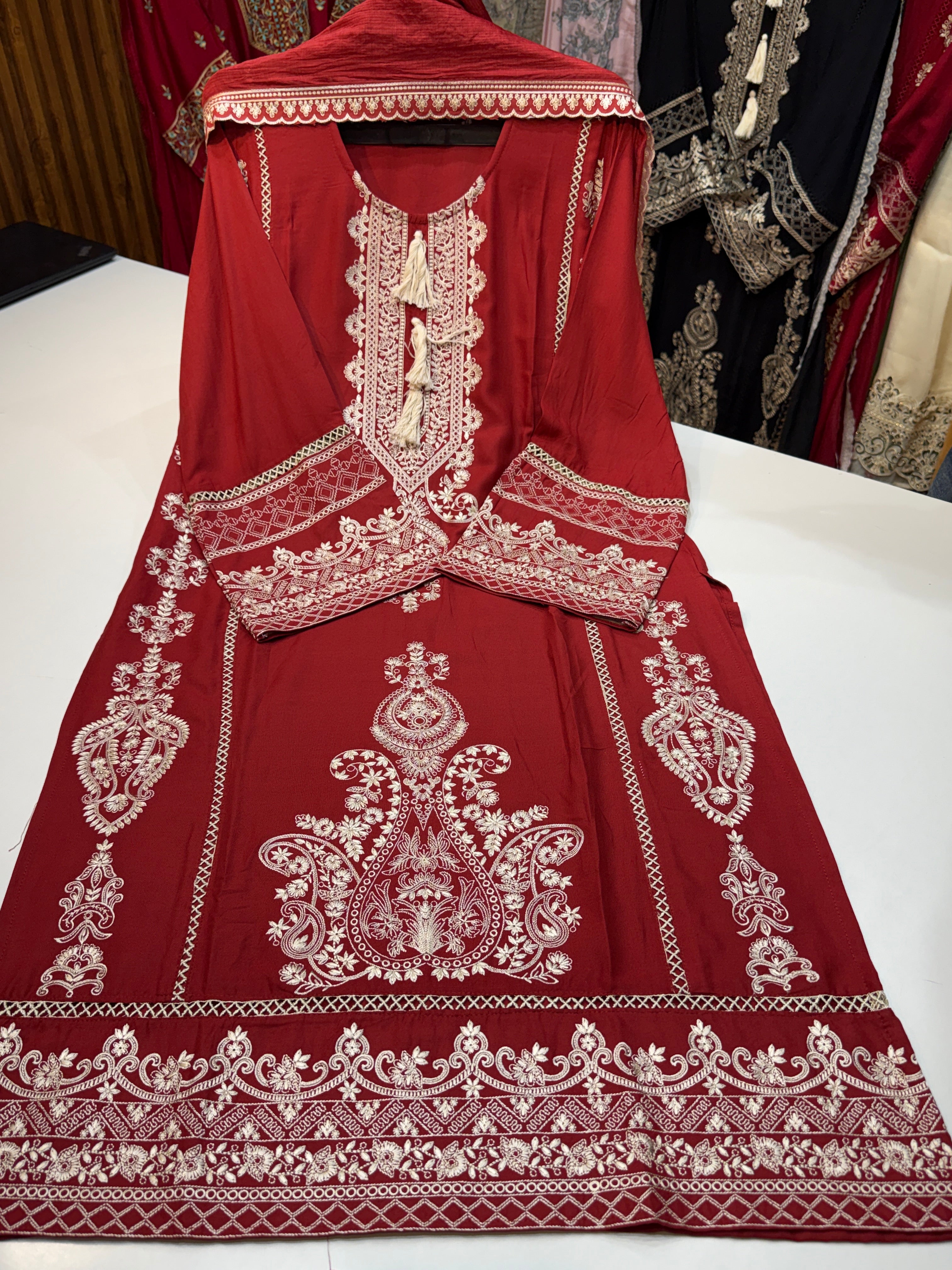 🏷️PRODUCT CODE:-(1901) INAM CLOTH presenting our special (long)suit with heavy embroidery