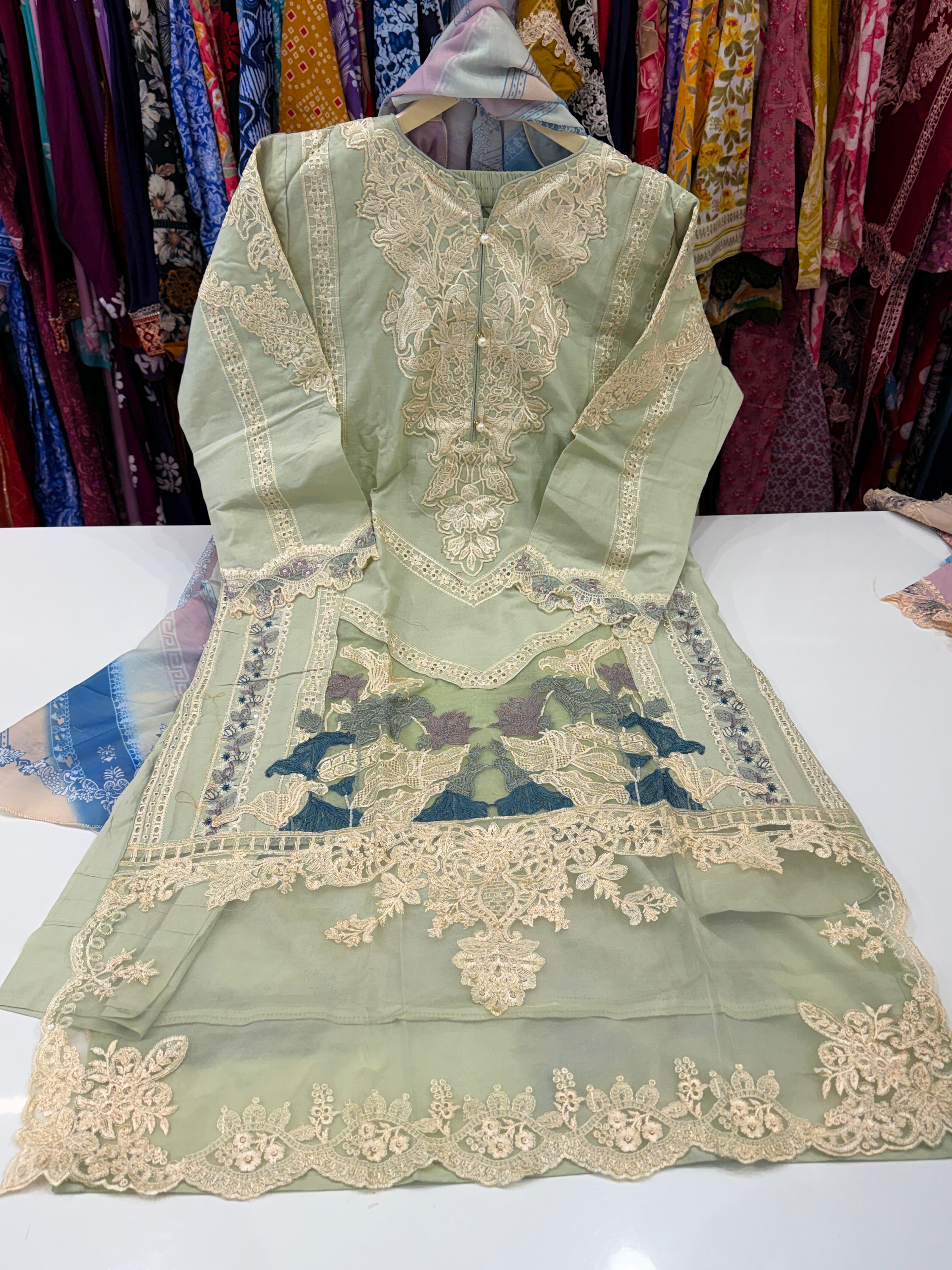 Product code 🏷️ (LK1701)Karachi Pure lawn cotton suit with patch work