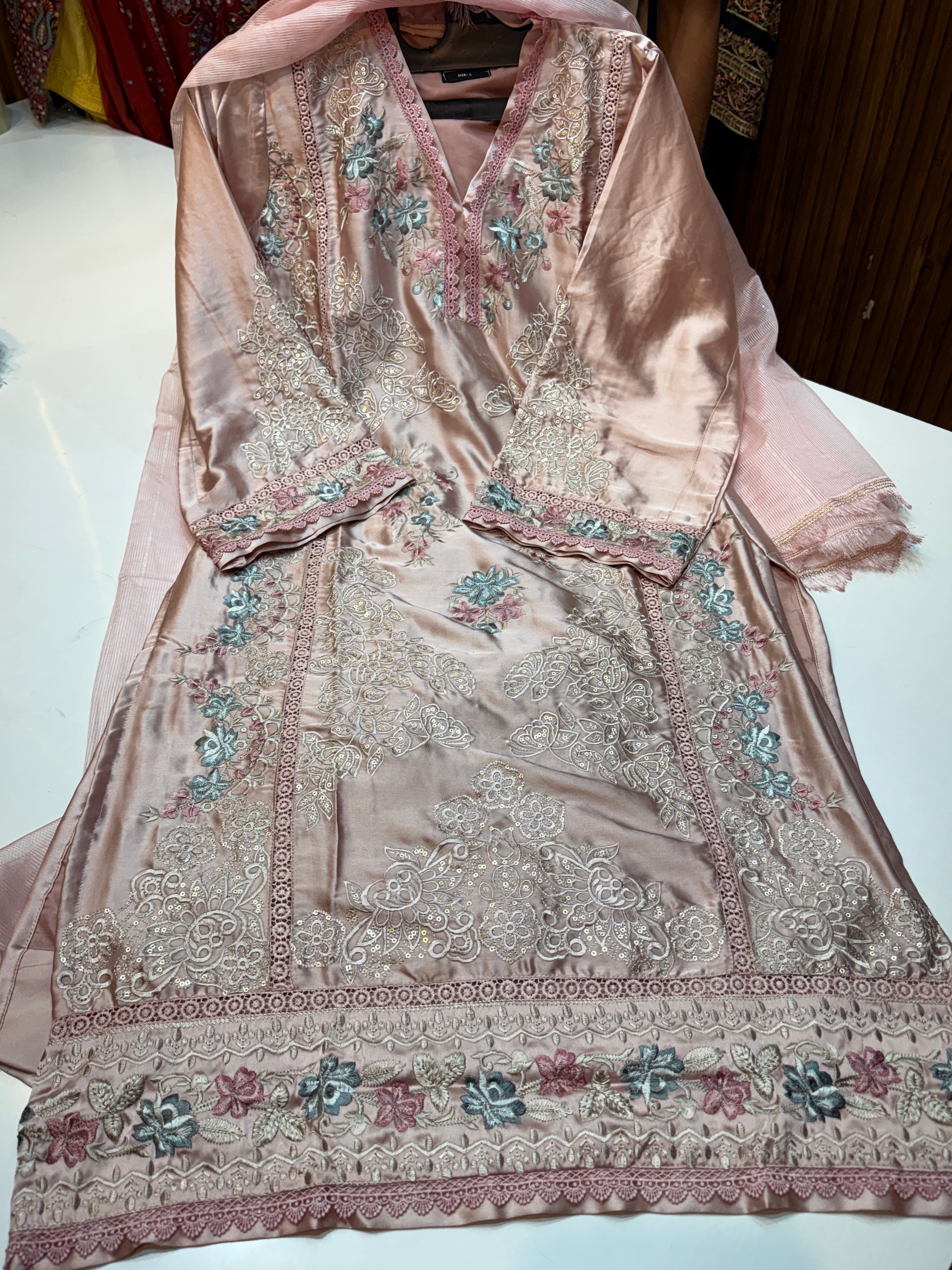 🏷️Product code : (DS1253🏷️)Trending Dubai satan designer hebay embroidery suit