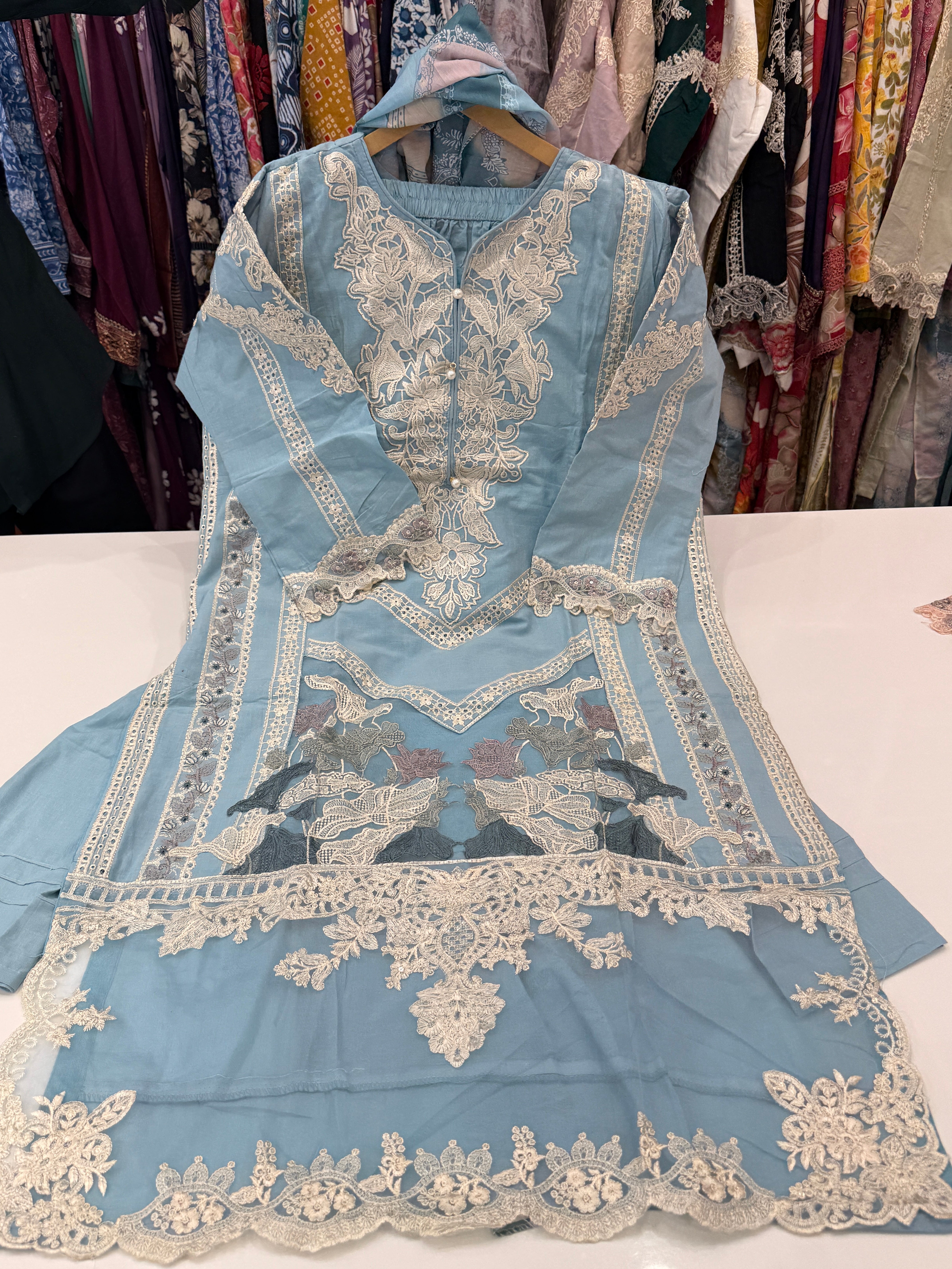 Product code 🏷️ (LK1701)Karachi Pure lawn cotton suit with patch work