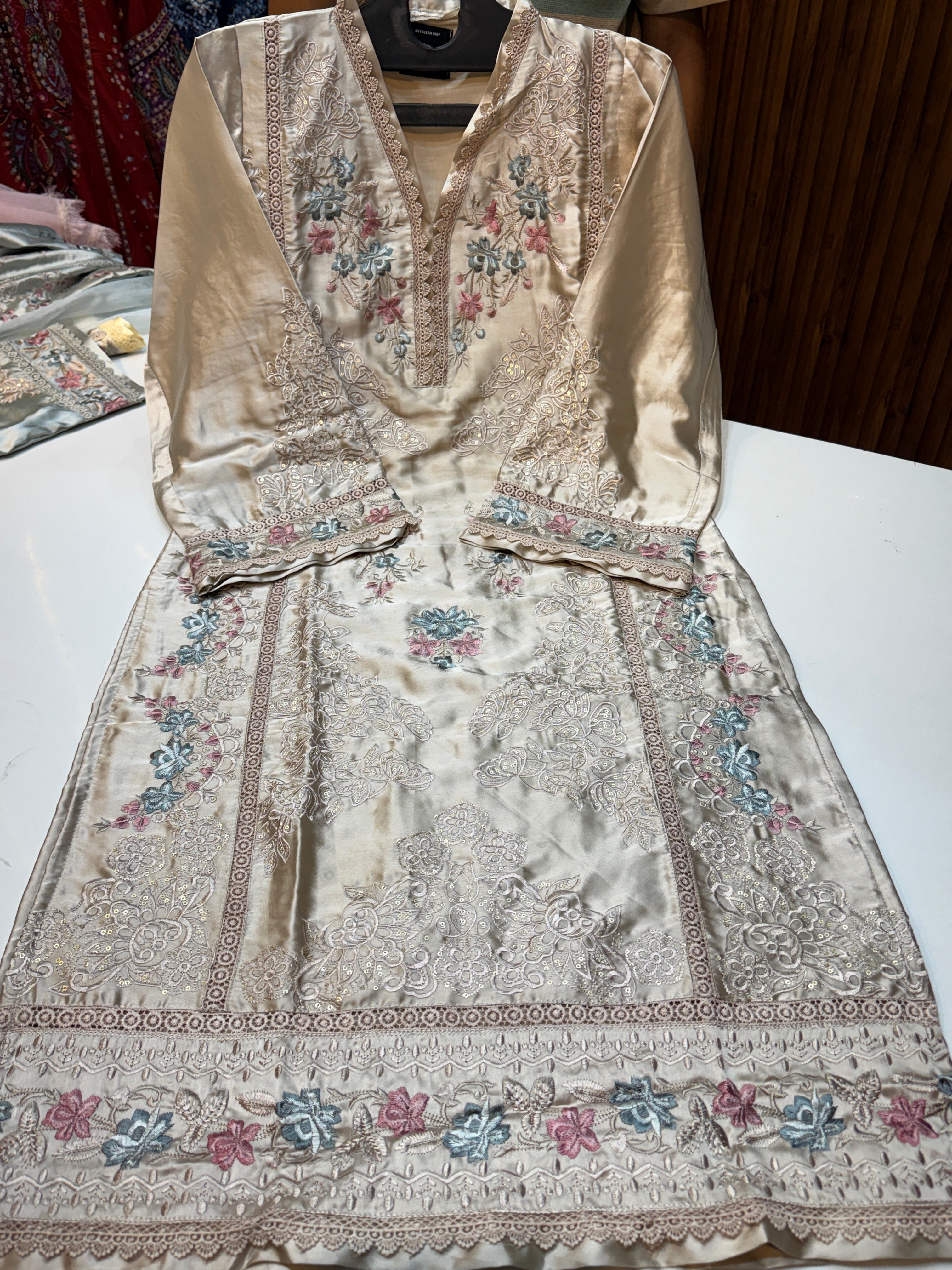 🏷️Product code : (DS1253🏷️)Trending Dubai satan designer hebay embroidery suit