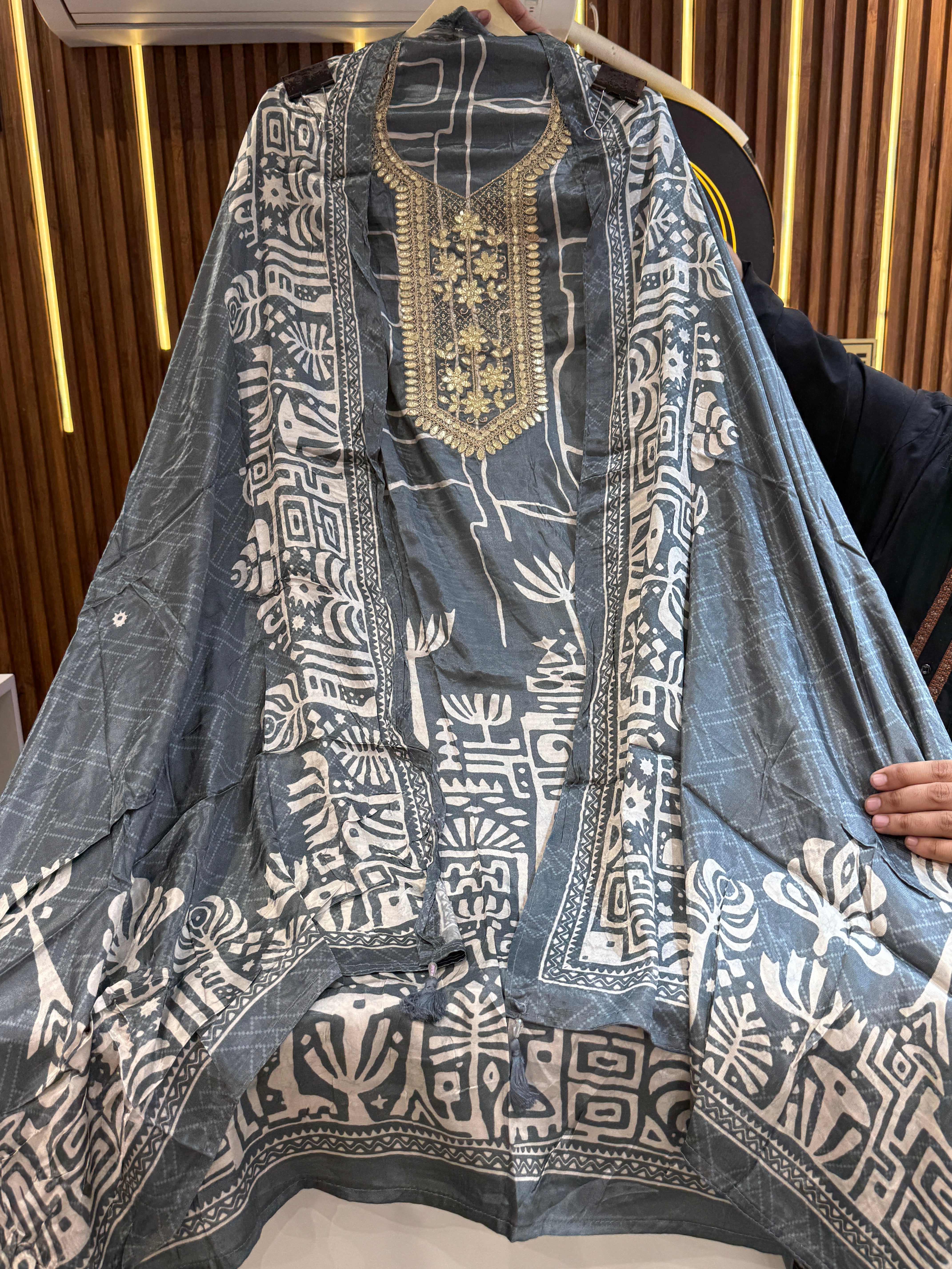 Product code 🏷️(GS2300)Gajji Silk Karachi suit