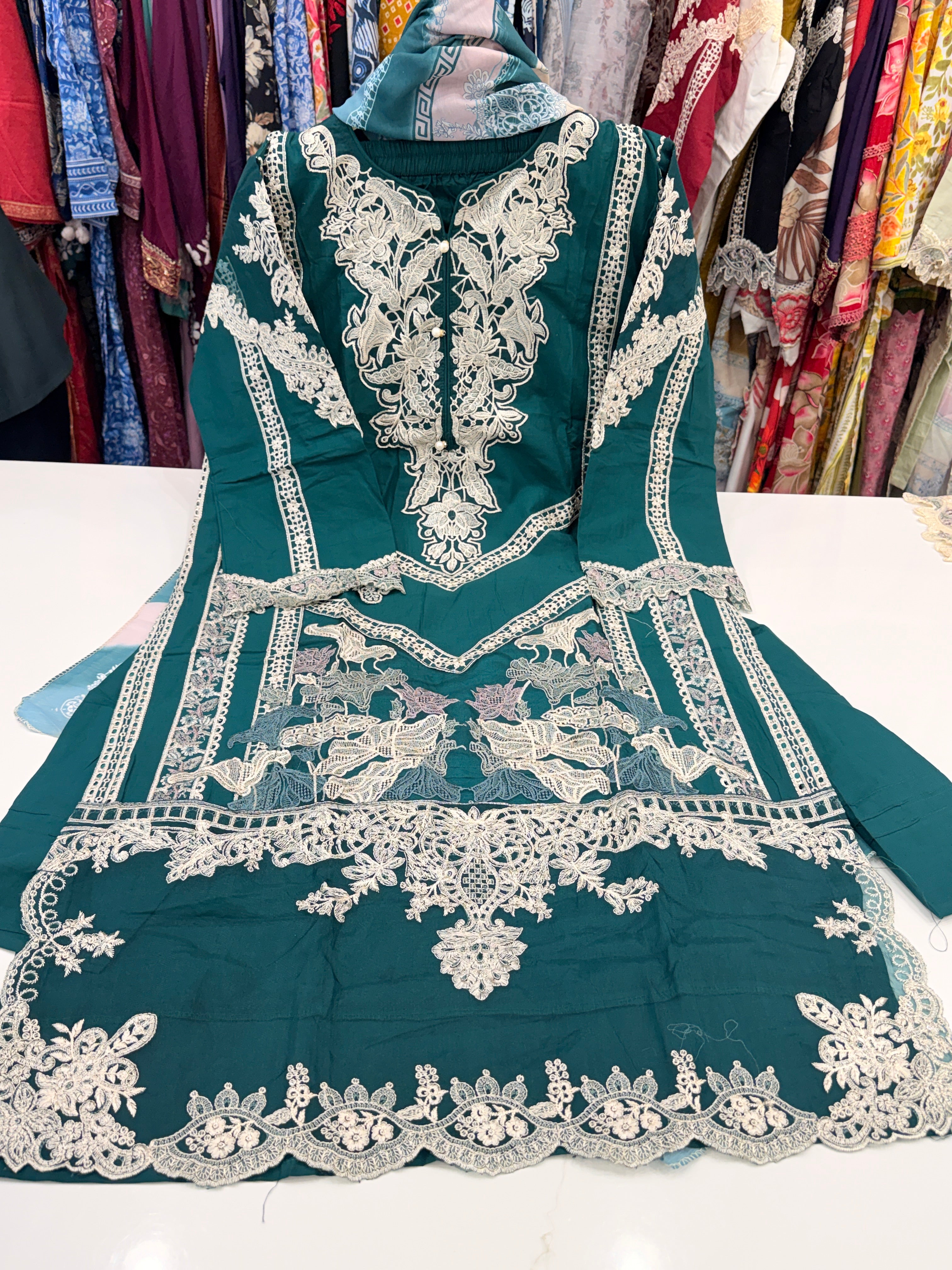 Product code 🏷️ (LK1701)Karachi Pure lawn cotton suit with patch work