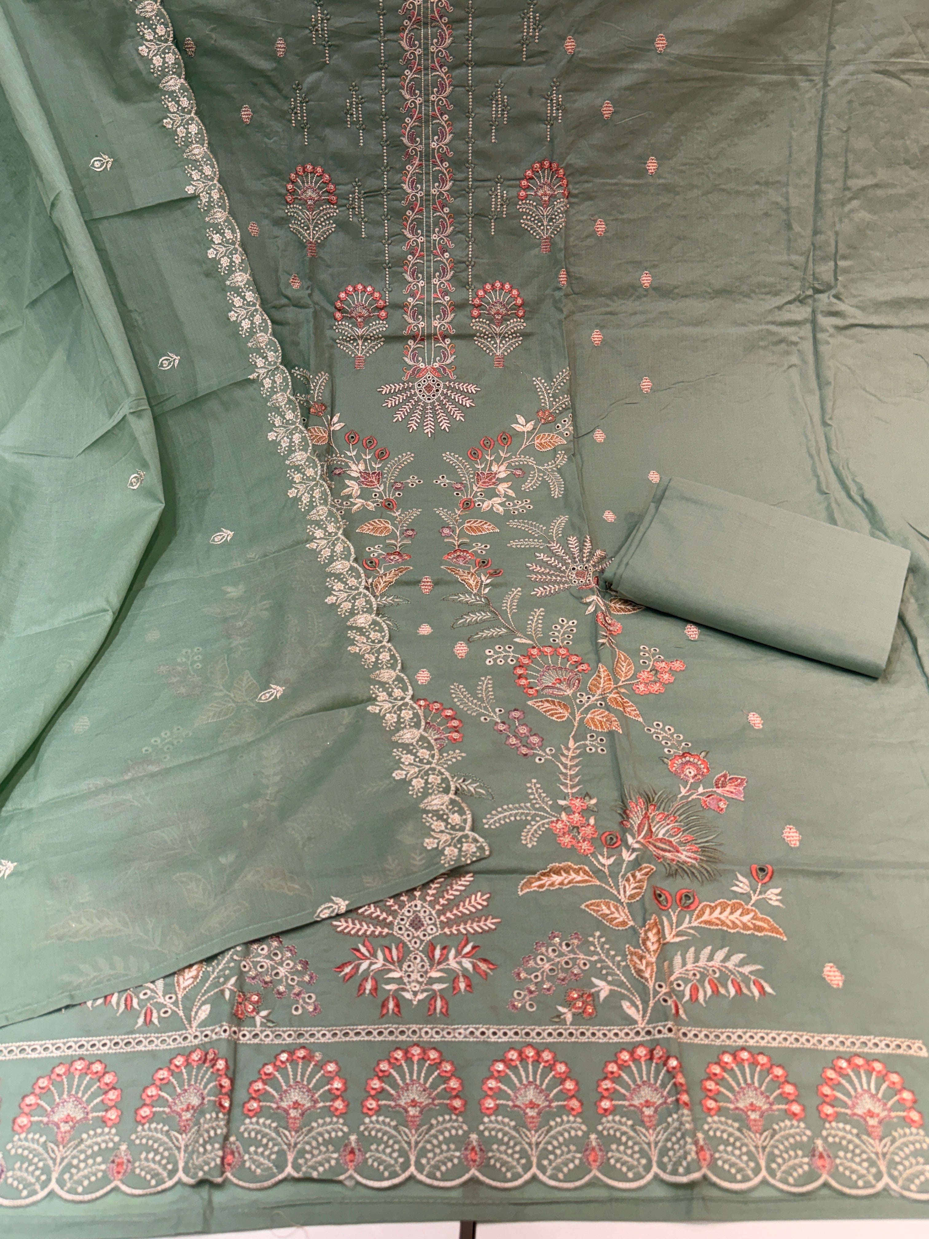 🏷️product code:-(1401)Pure lawn cotton suit with heavy embroidery ✅