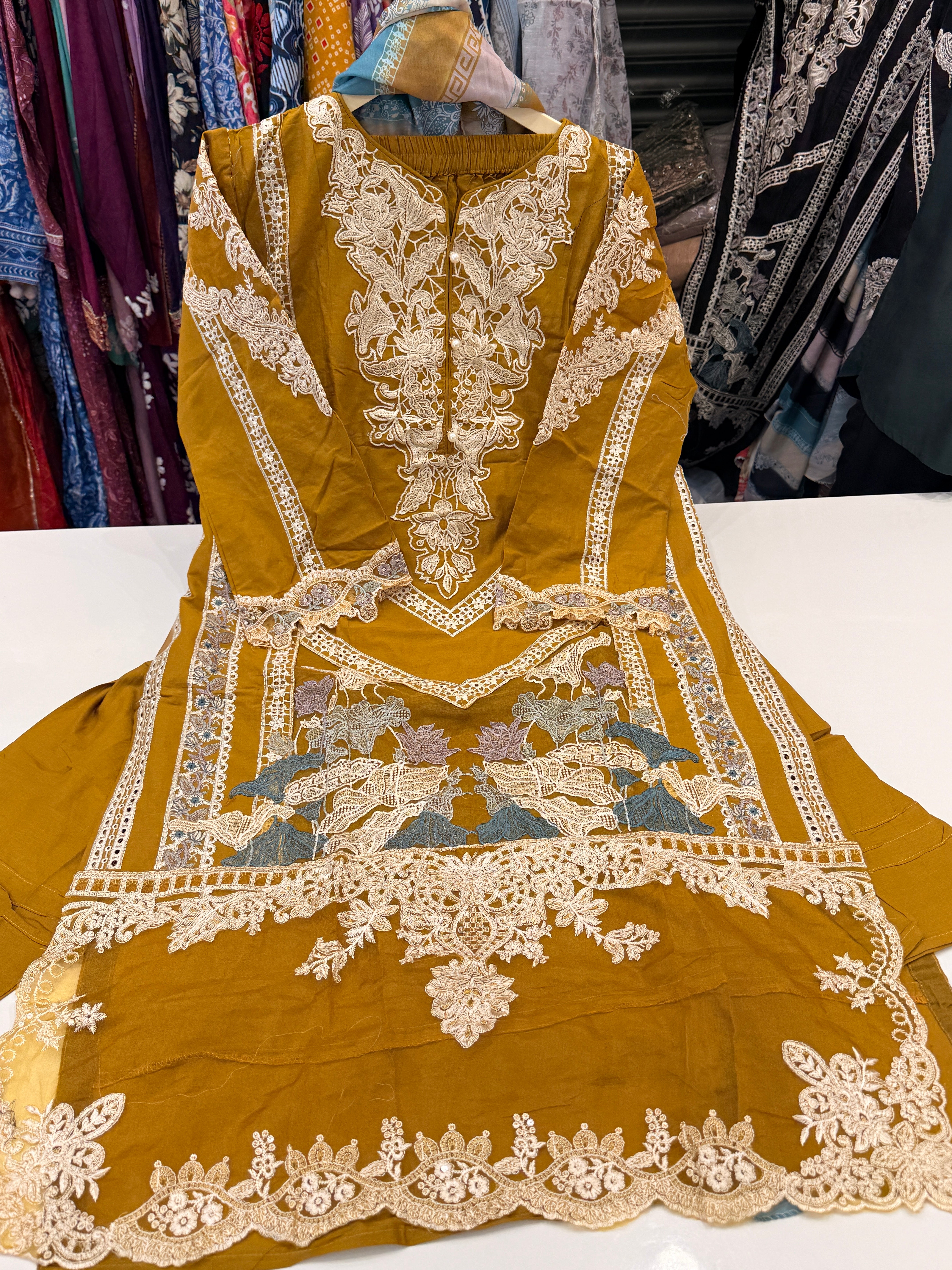 Product code 🏷️ (LK1701)Karachi Pure lawn cotton suit with patch work