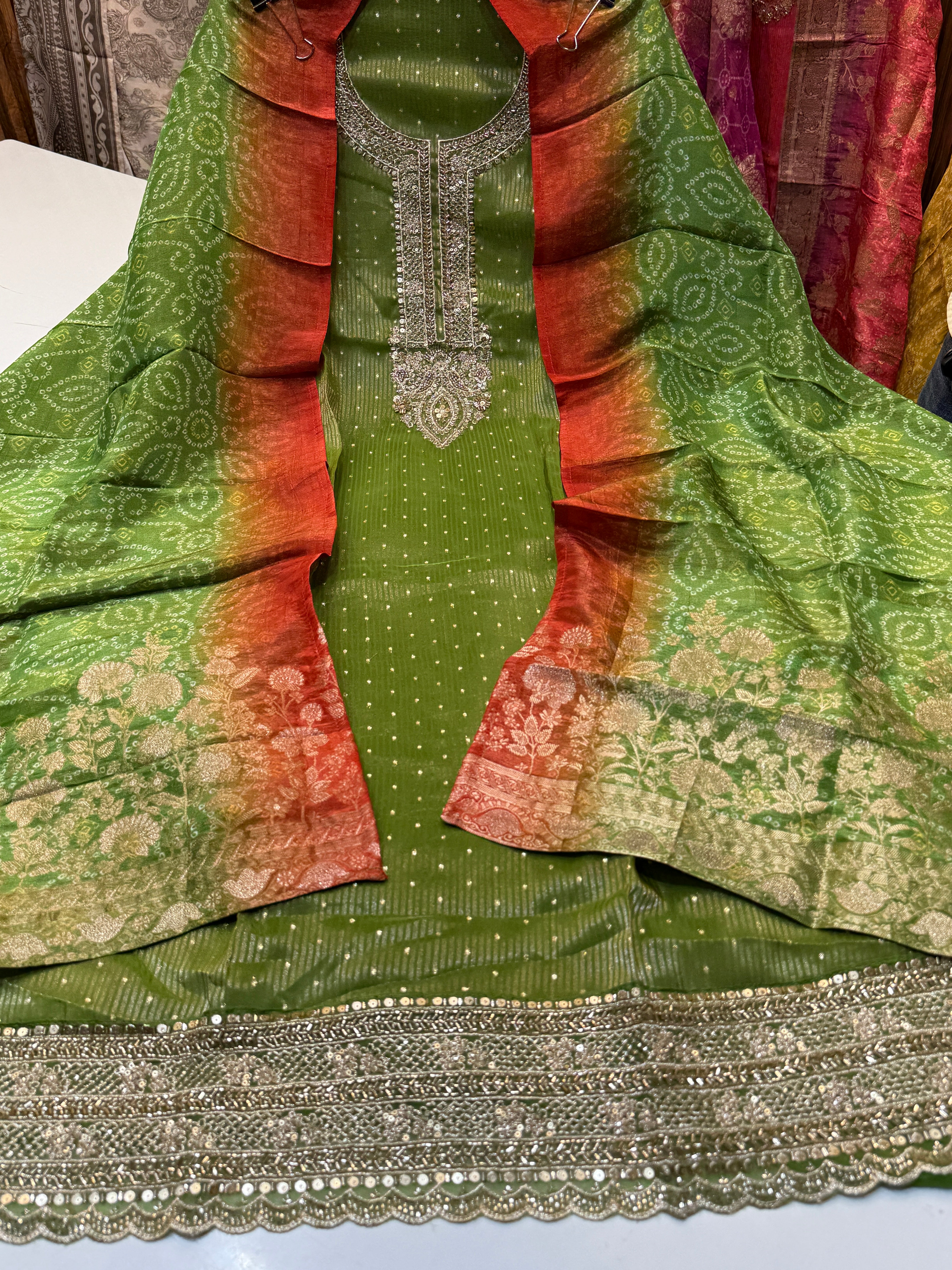 🏷️Product code:-(B-1601)Pure Banarasi fabric with heavy beeds work