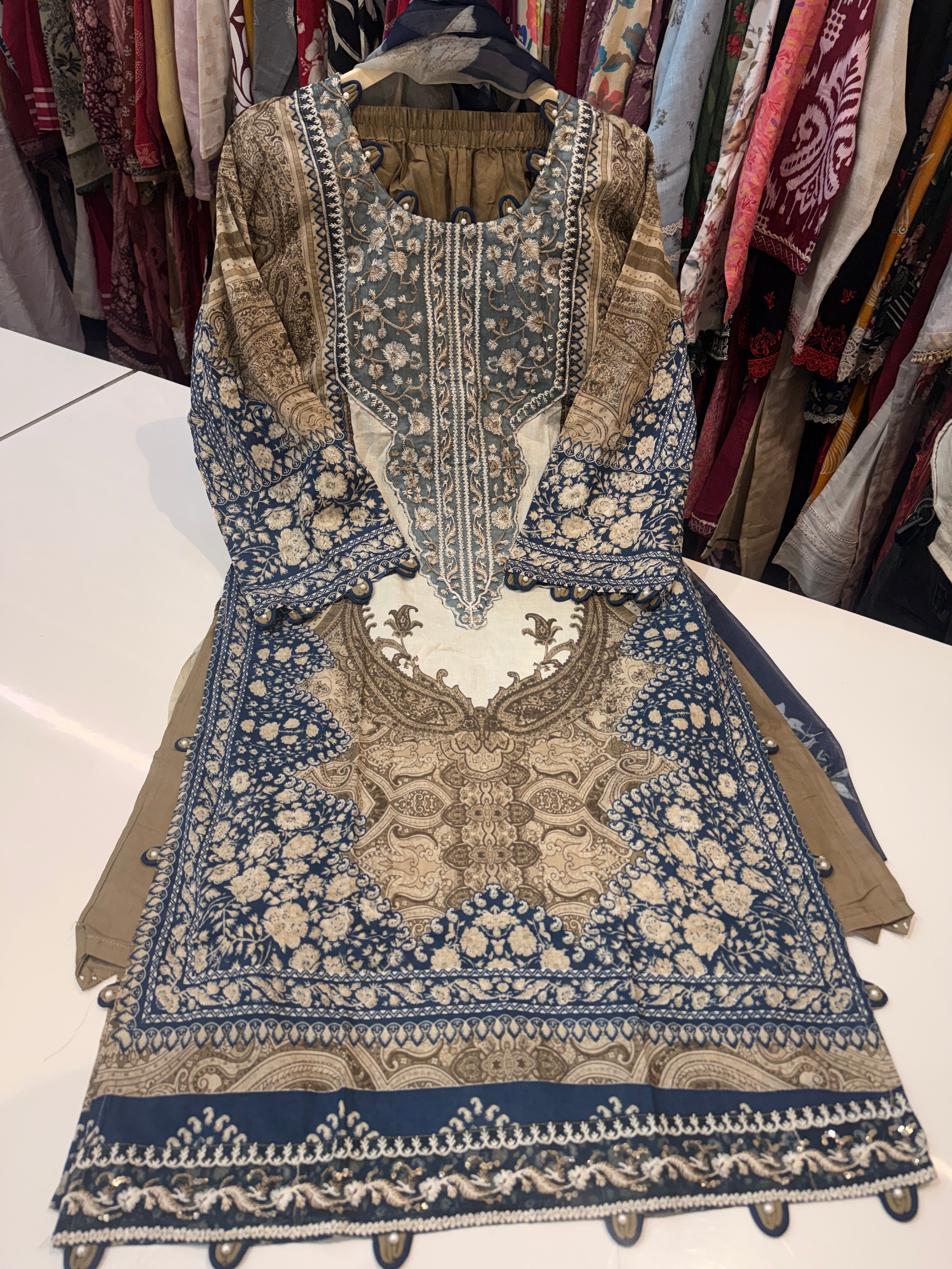 (Monsoon sale🌸)Pure cotton Karachi readymade suit
