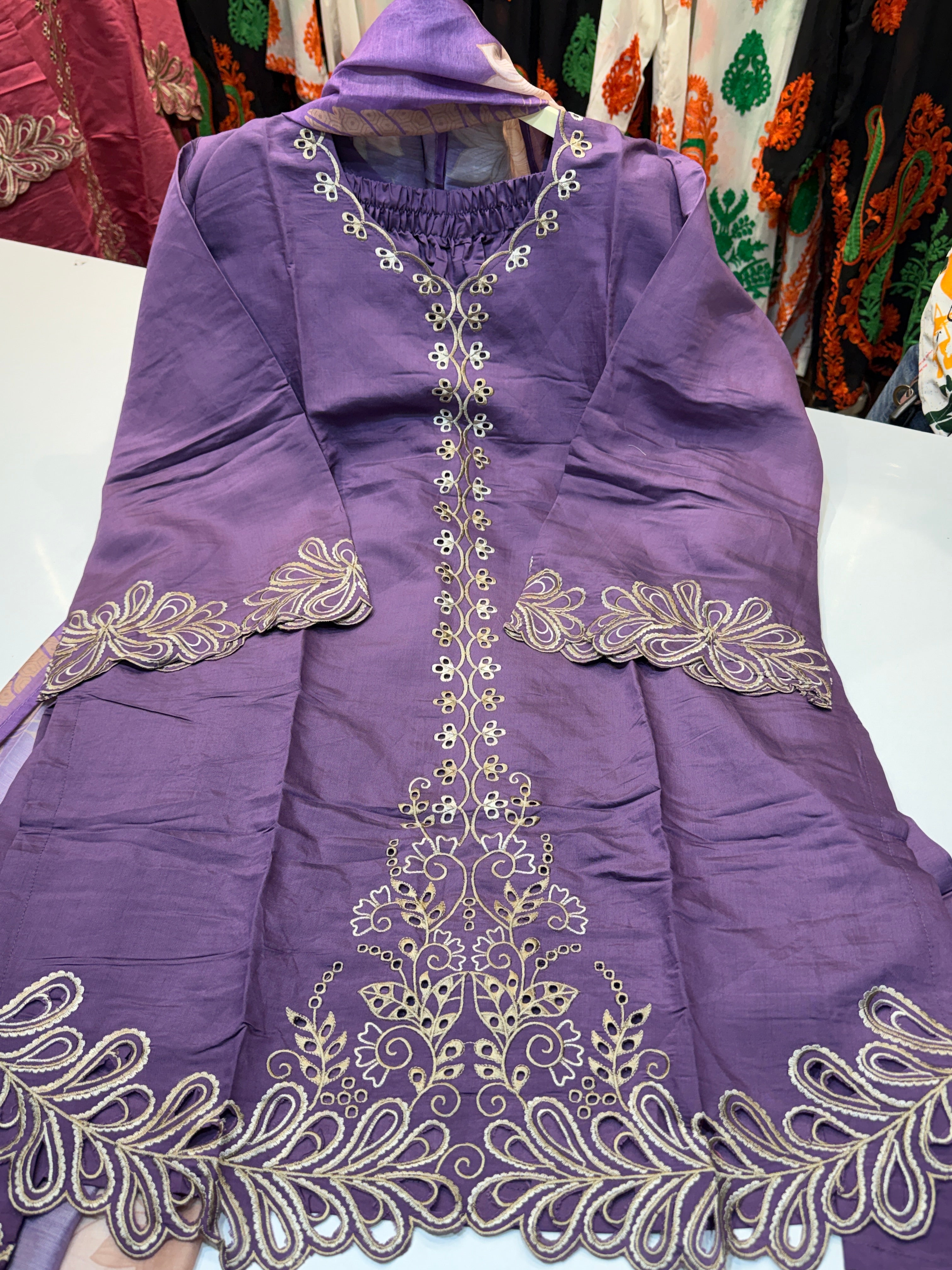 🏷️Product code:-(INDIA🇮🇳)cotton silk heavy cutwork suit with muslin digital printed stall dupatta