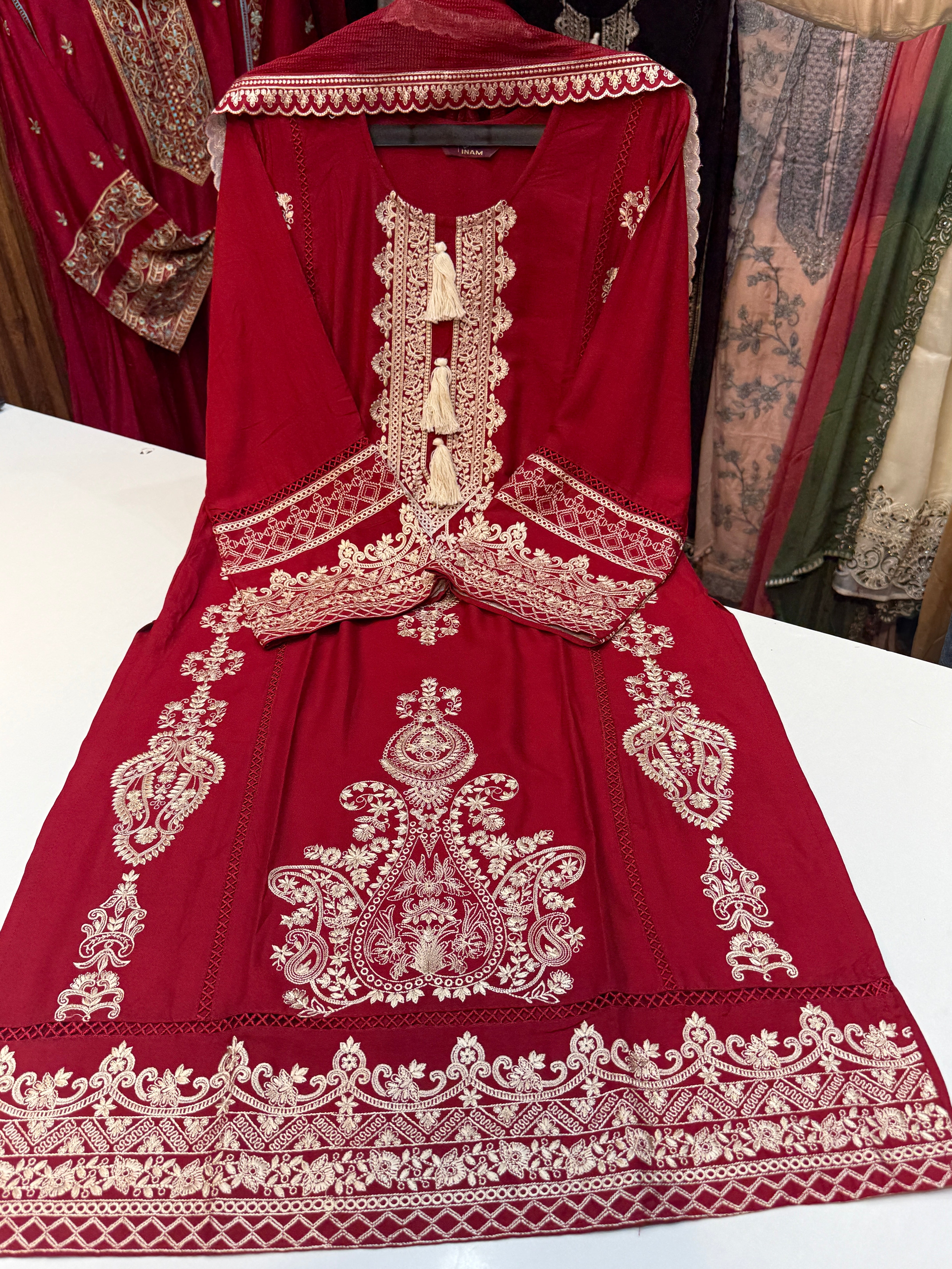 🏷️PRODUCT CODE:-(1901) INAM CLOTH presenting our special (long)suit with heavy embroidery