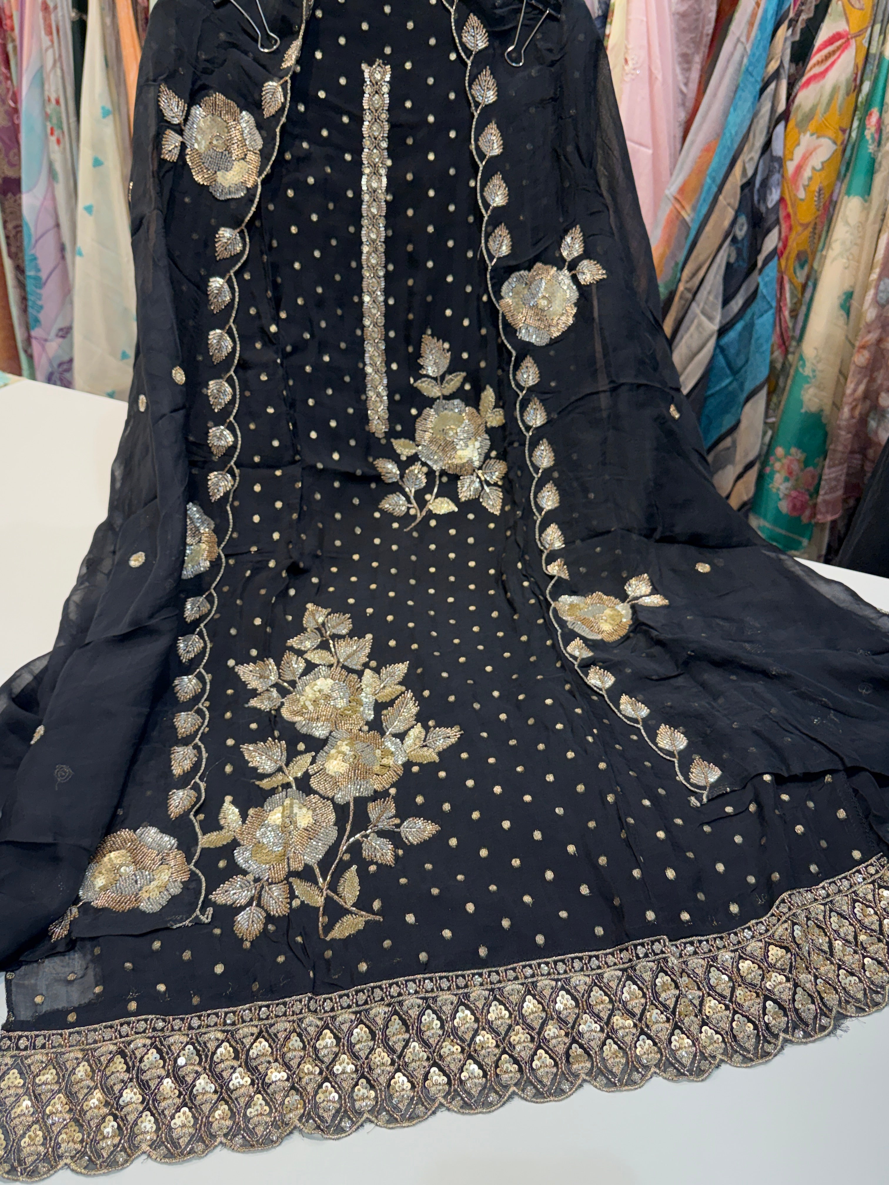 Product code : 🏷️(PG1213) Pure organza suit with heavy handwork