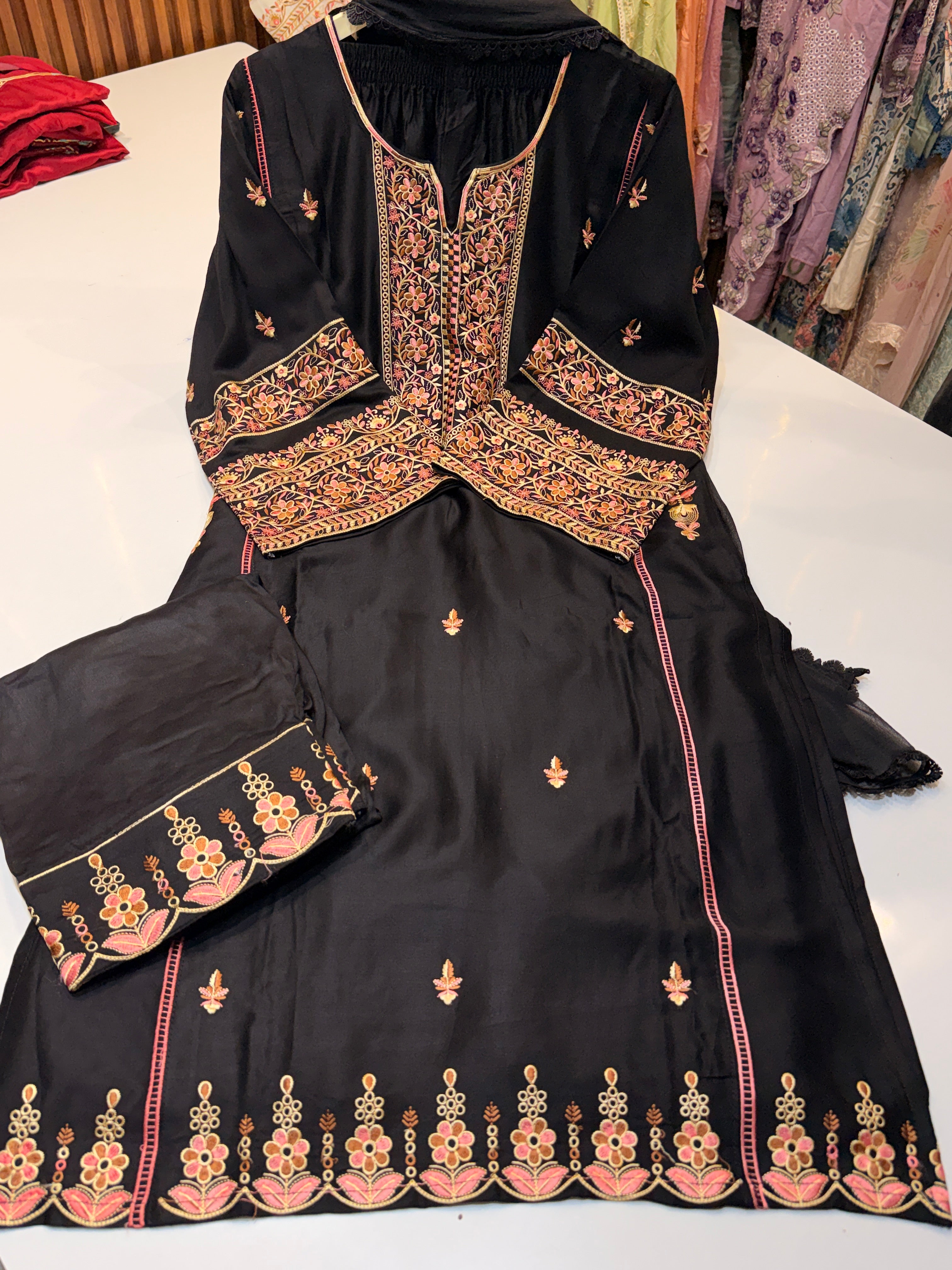 Product code (1501)Dubai satan heavy embroidery with farshi shalwar