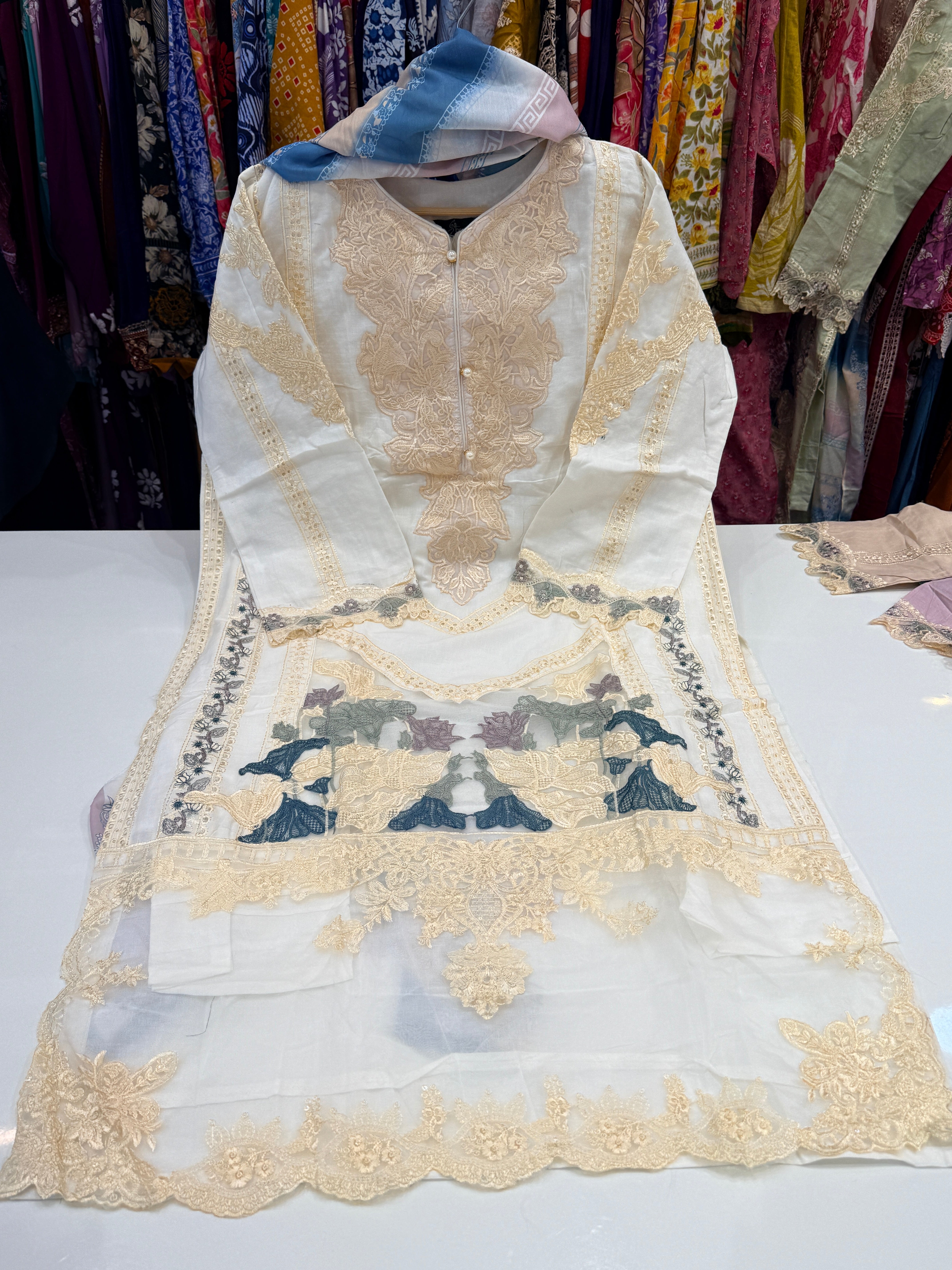 Product code 🏷️ (LK1701)Karachi Pure lawn cotton suit with patch work