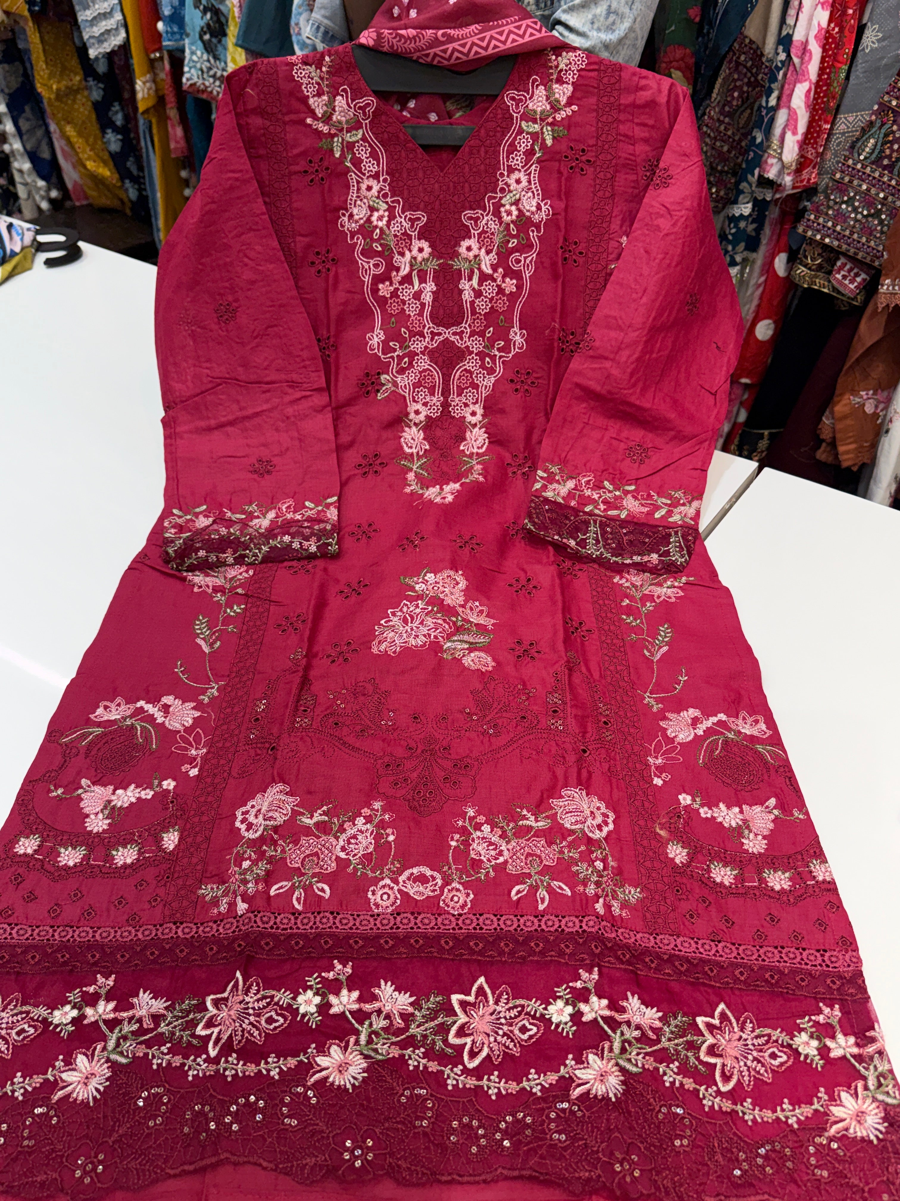 🏷️Stock clearance sale Pure cotton with heavy embroidery & cotton printed dupatta