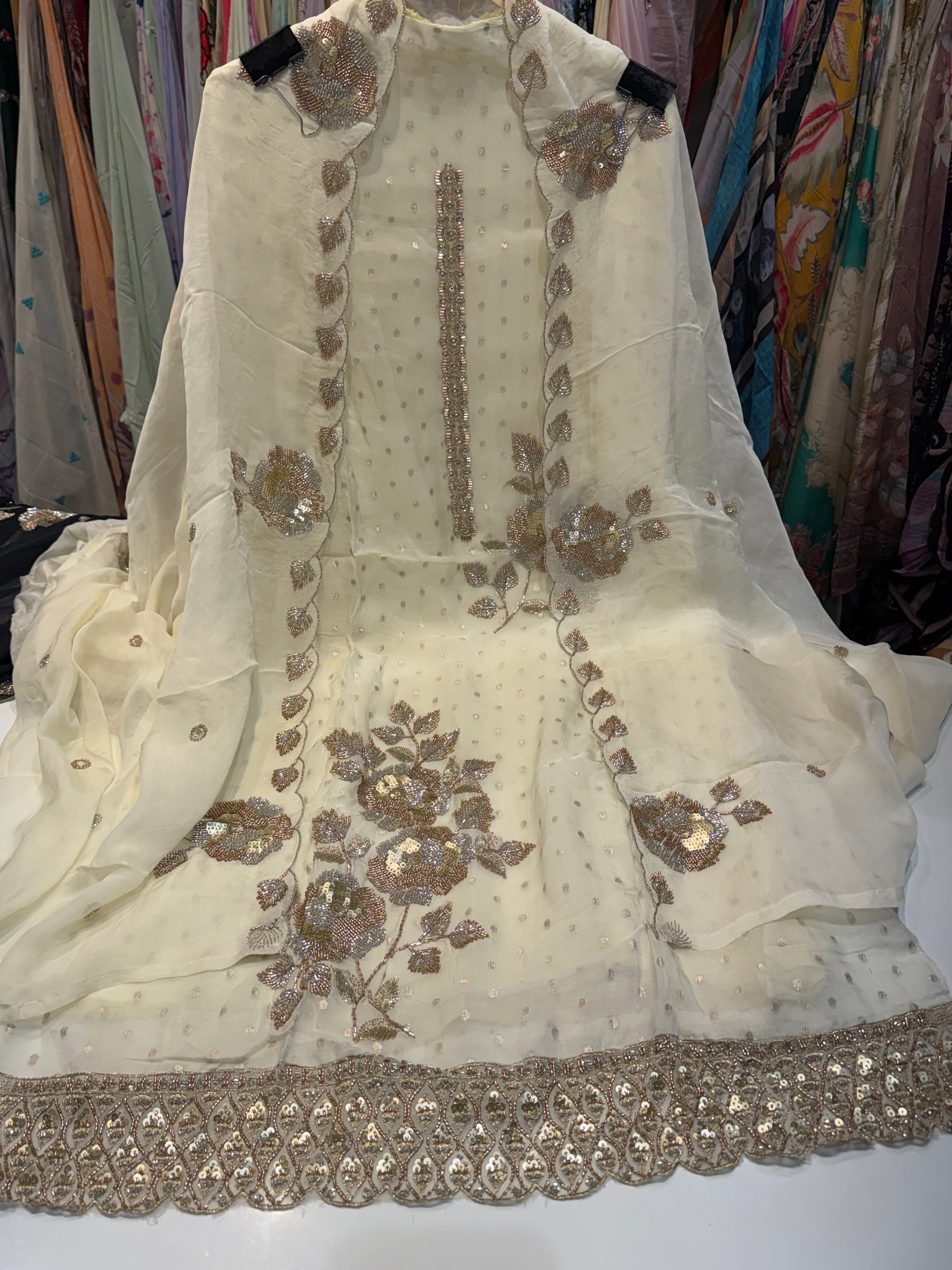 Product code : 🏷️(PG1213) Pure organza suit with heavy handwork