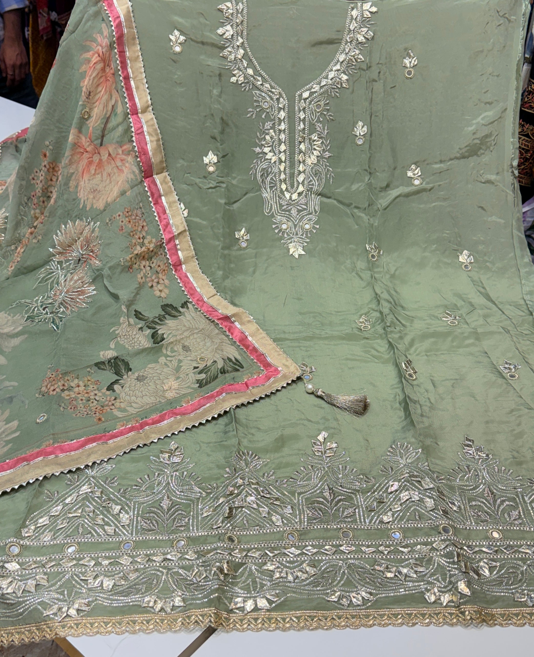 Product code 🏷️ (PG2202) Pure Glass GOTAPATTI Suit
