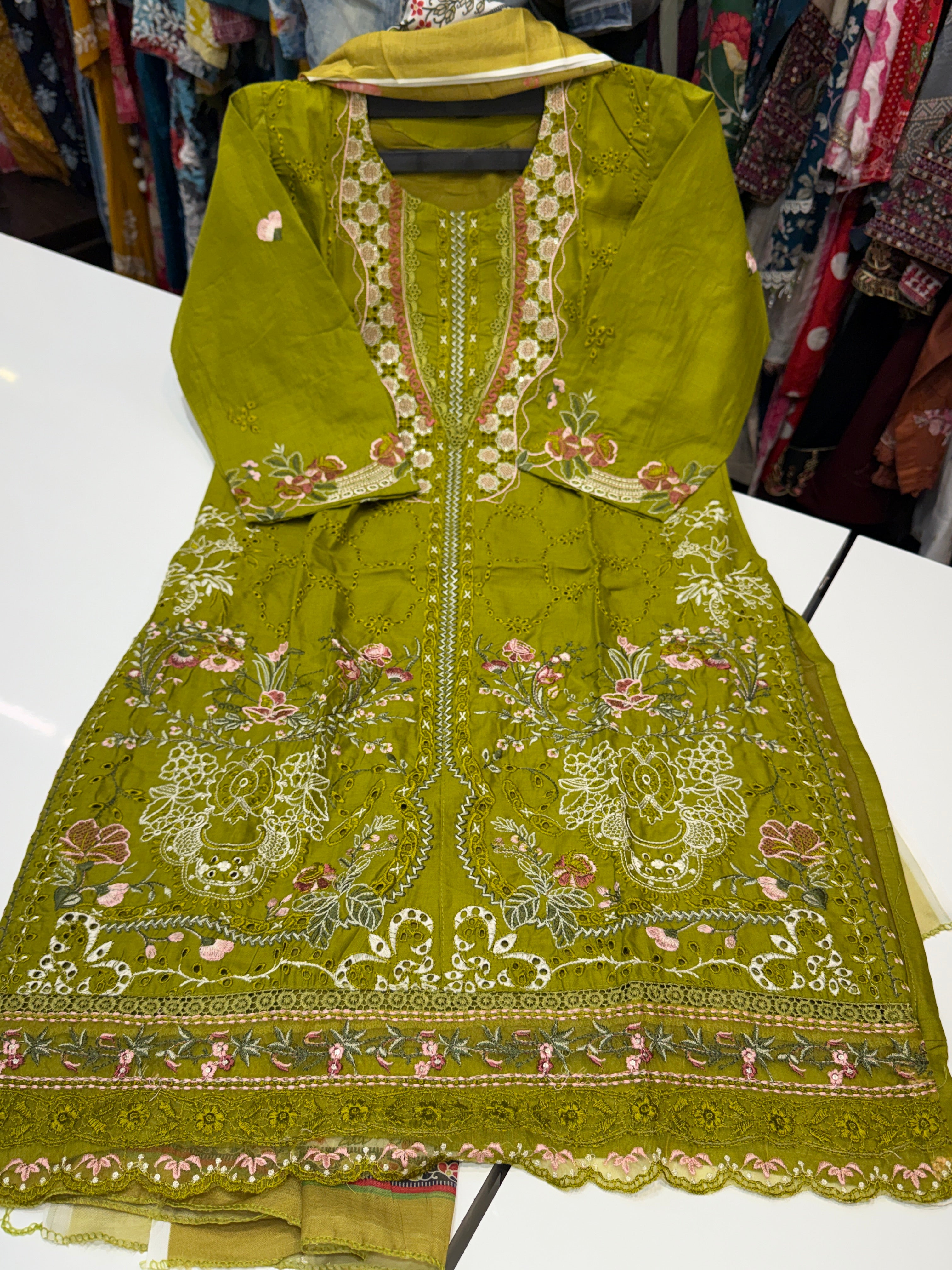 🏷️Stock clearance sale Pure cotton with heavy embroidery & cotton printed dupatta
